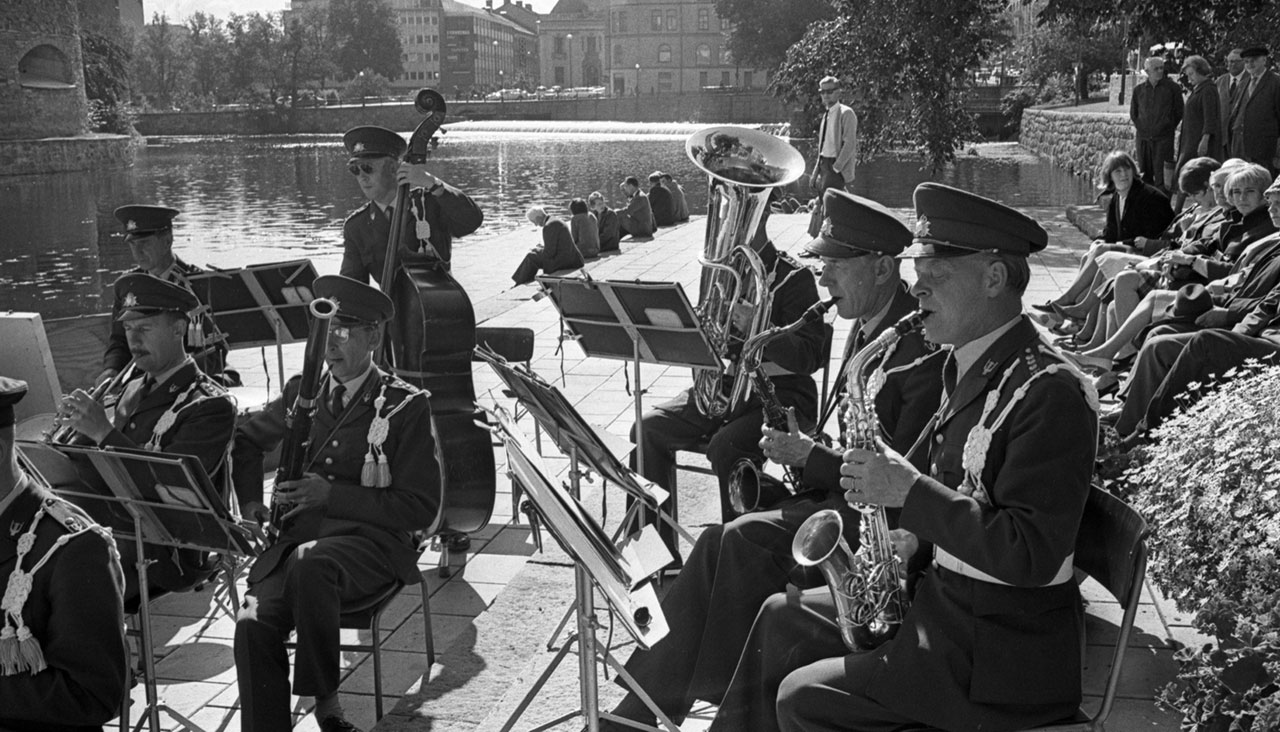 I 3 musikkår, 2 september 1965. Militär musikkår spelar i Centralparken.